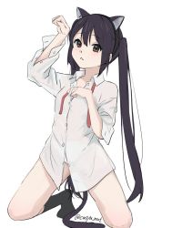 607817